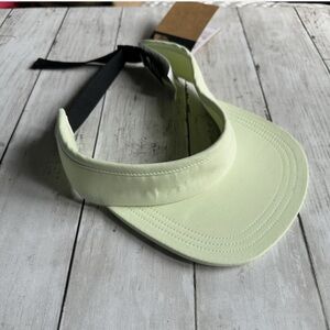 NEW WITH TAGS THE NORTH FACE CLASS V VISOR LIME CREAM